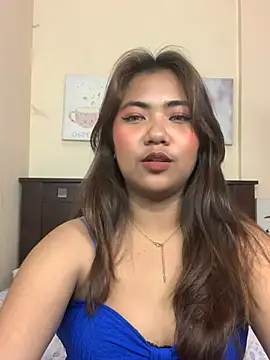 YaraSmith - flashing my boobs ang playing nipple😜💦