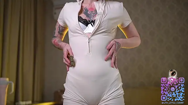 Lita_Vesper - show outfit