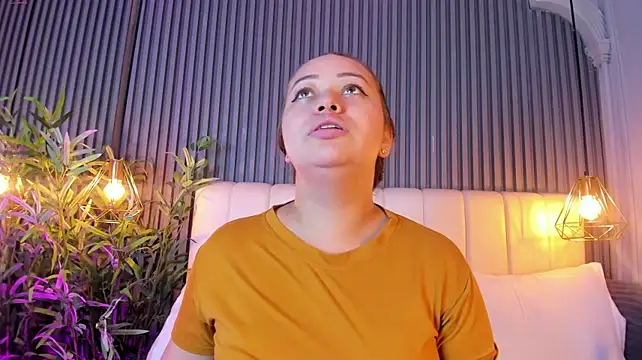 AnaisClark - Oil show + spanking my ass