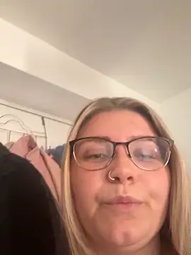 LucieLouBabe - Oil show 👅
