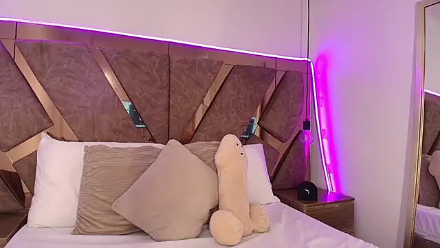 Bella_swwan_ - show us you delicius tits 🍒