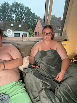 CurvyPaar2 - Bauch zeigen & 2 Videos