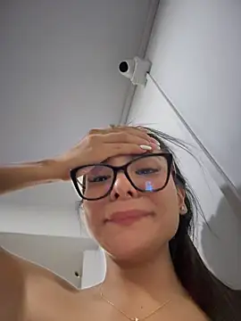 Amira_cute2 - Creamy pussy closeup +Control domi 3mi
