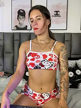 JuliaColemann - Suck a finger 😋