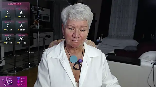 Roxana_brooks - show boobs and wiggle