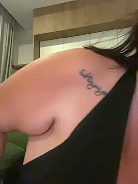 Kiara_Knightz - Take off top (topless)