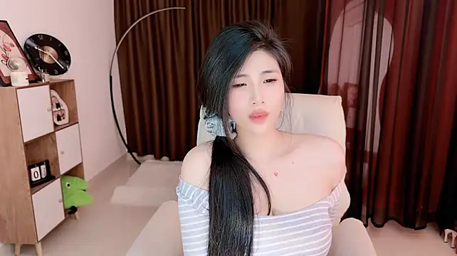 Vaidurya-Yolo - 哥哥們~米婭回家家喝麻麻的大補湯去咯~休息幾天啦~~~🤪