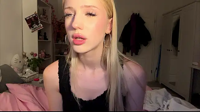 Alicekittyy - change my top
