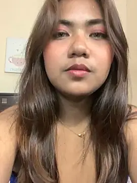 YaraSmith - flashing my boobs ang playing nipple😜💦