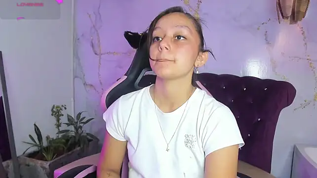Katy_sweet19 - oil in my tits