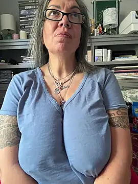 Dieseldame1313 - Hey guys topless dance