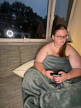 CurvyPaar2 - Bauch zeigen & 2 Videos