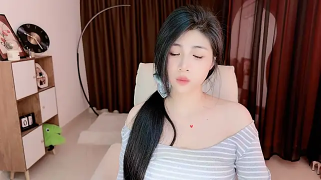 Vaidurya-Yolo - 哥哥們~米婭回家家喝麻麻的大補湯去咯~休息幾天啦~~~🤪