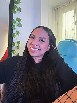 Dulcerouss__ - Wets her tits with saliva.