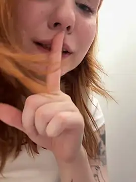 Freaky__Nikki - show panties+rub pussy over panties
