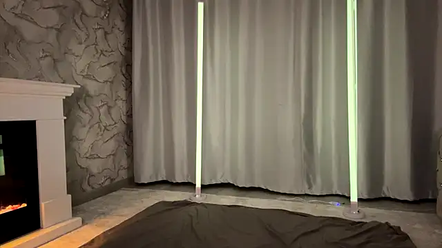 LisaMur_ - hello🍭 i’m back< suck three finger baby