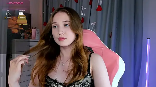 CozyKisses - show tits