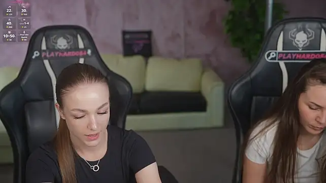 Ella_054 - show tits