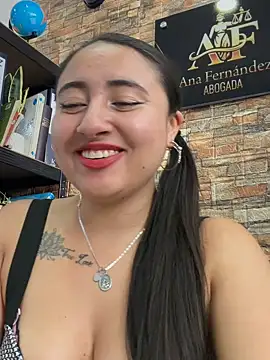 _Sarah-Office1 - A girl Oil my boobs 🍒💦