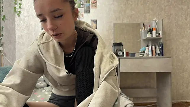 SharylGarret - Eye contact and sexy finger licking
