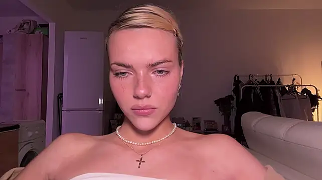 ChristelDuncombe - topless photo in PM (Last tip)