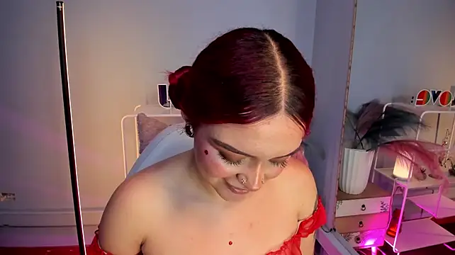 Camila_Rivers - Nipple clamps on🍒