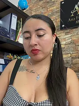 _Sarah-Office1 - A girl Oil my boobs 🍒💦