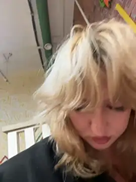 RonnieKiss - Completely naked