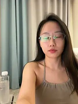 Ay518 - 大胸主播，喜欢可以点点菜单互动，或者1对1玩