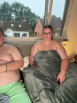 CurvyPaar2 - Bauch zeigen & 2 Videos