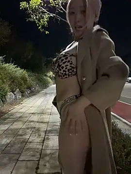 Winter11 - 脱裙子take off skirt（做目标脱光我）