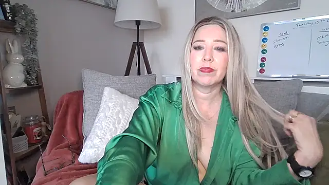 MissHoneyPenny - Spank ass with ruler
