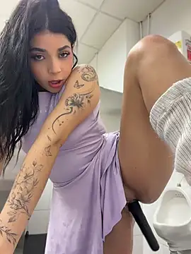 ArieliciousXXX - SQUIRT IN PUBLIC RESTROOM PRINCESS 💦