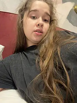 HornyGirlH - SHOW TITS