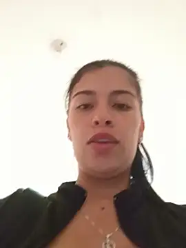 Nathaly_12 - Show oil on my tits