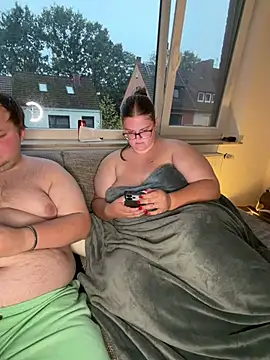 CurvyPaar2 - Bauch zeigen & 2 Videos