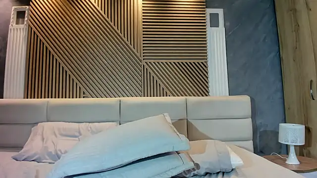 Inaya_khalifaa - 4 legs