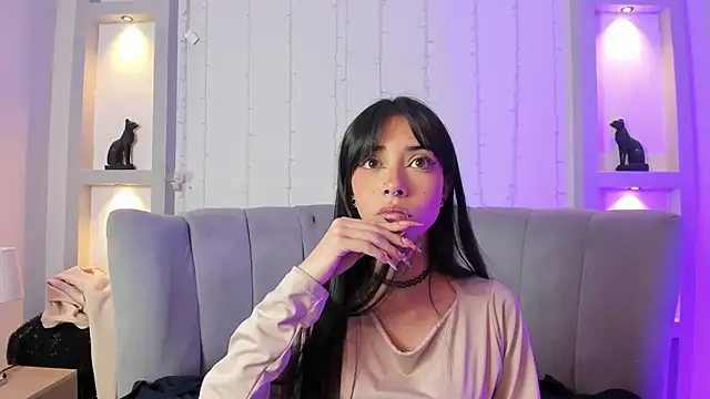 Kari_Evans - show boobs + play nippels