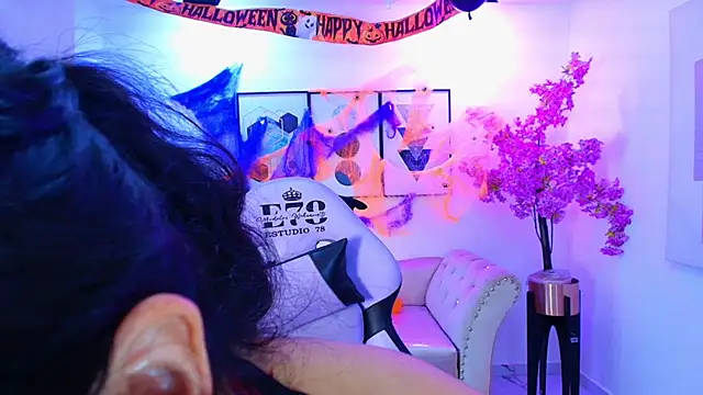 Maddie_T18 - Saliva on tits 💦