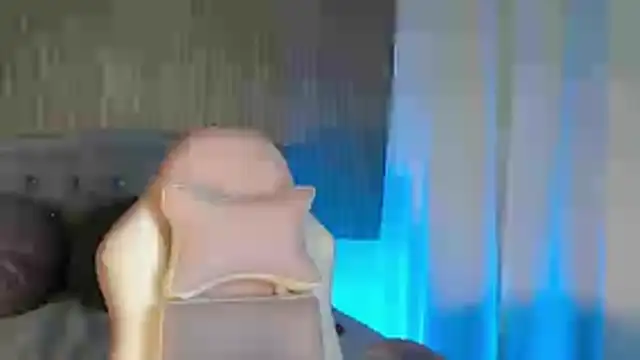 Karla_Ferrer_x - Boobs out ond Bounce!!