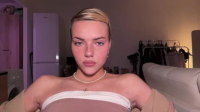 ChristelDuncombe - topless photo in PM (Last tip)