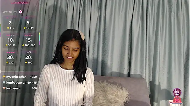 YuliethPetite - 5 HARD SPANKS WHILE WASHING