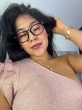 Leandra_jhonson - A quick look at my tits.