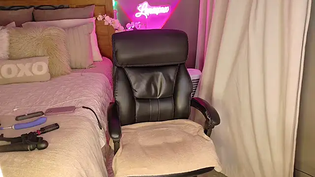 Lenaxox - Tits out