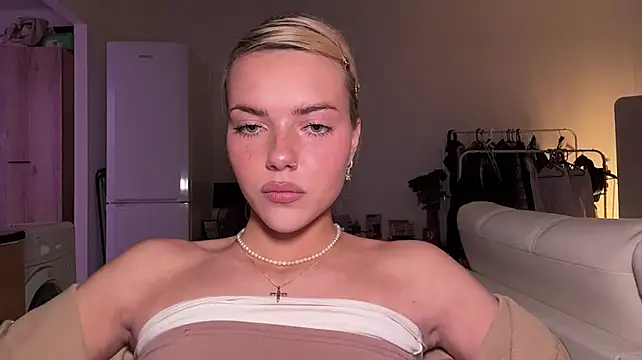 ChristelDuncombe - topless photo in PM (Last tip)