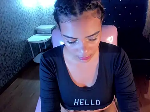 TalianaMoon - Show boobs and play with oil