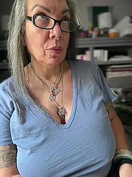 Dieseldame1313 - Hey guys topless dance
