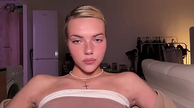 ChristelDuncombe - topless photo in PM (Last tip)