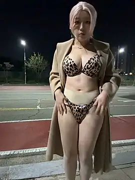 Winter11 - full NAKED under coat只穿着外套，里面全裸