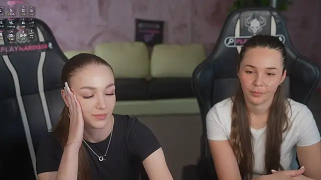 Ella_054 - show tits